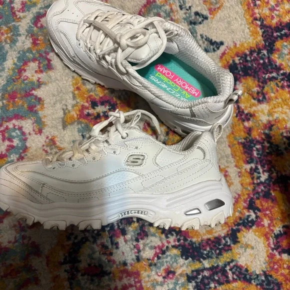 Skechers D’Lites Women's White and Gray Sneakers - Picture 8 of 8